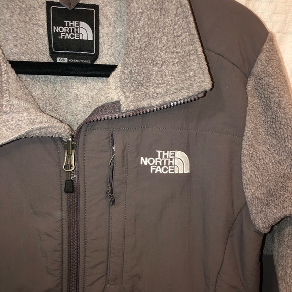 Women’s Gray The North Face Denali Jacket - Picture 4 of 4